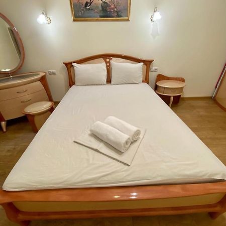 Yaroslav Osmomysl Square Apartments Lviv Luaran gambar