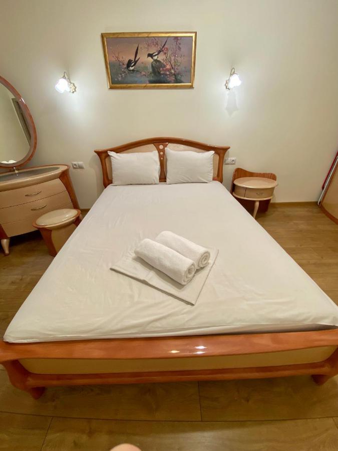 Yaroslav Osmomysl Square Apartments Lviv Luaran gambar