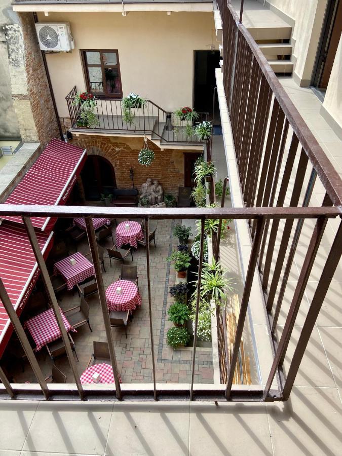 Yaroslav Osmomysl Square Apartments Lviv Luaran gambar